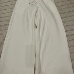 Edikted white sweat pants size Xs brand new never worn